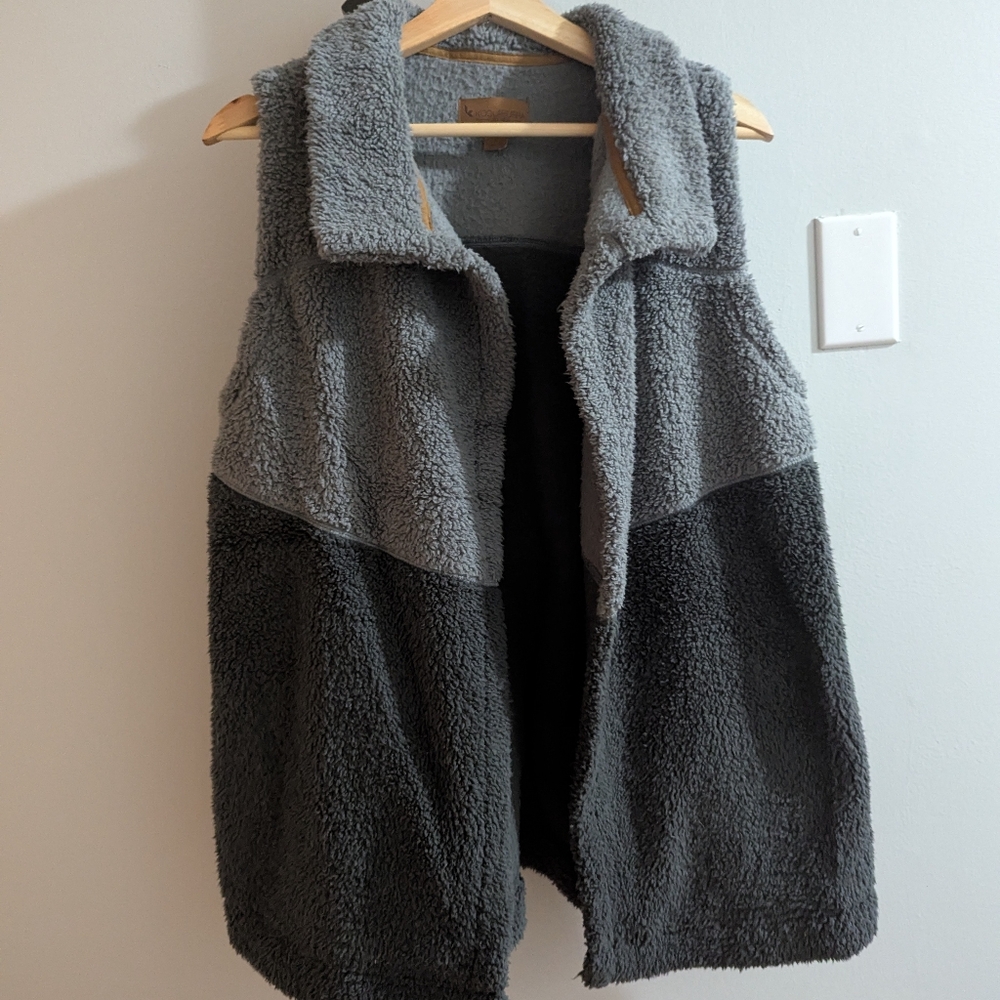 Kookaburra by UGG vest size large